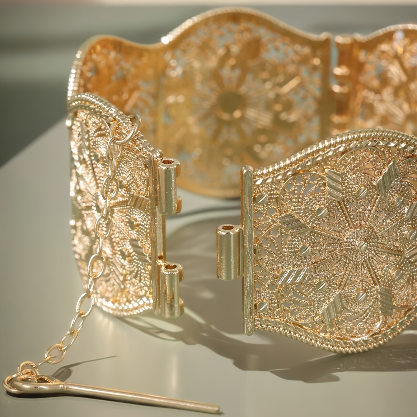 Women's Golden-Plated Hollow Carved Pattern Bracelet